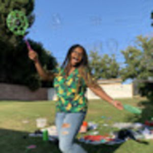 Meet your Posher, Chloe